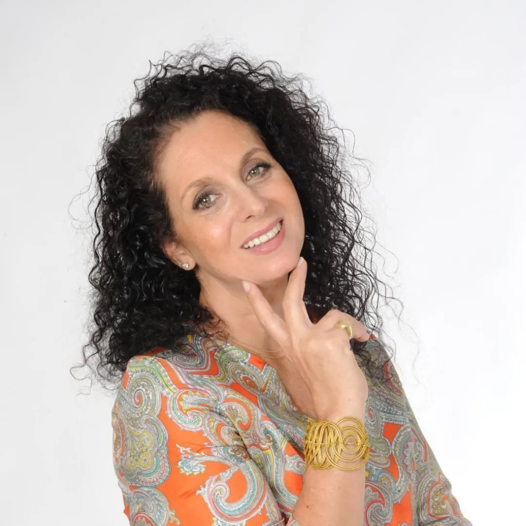 Ritratto di Orit, l'artista dietro Oroboros